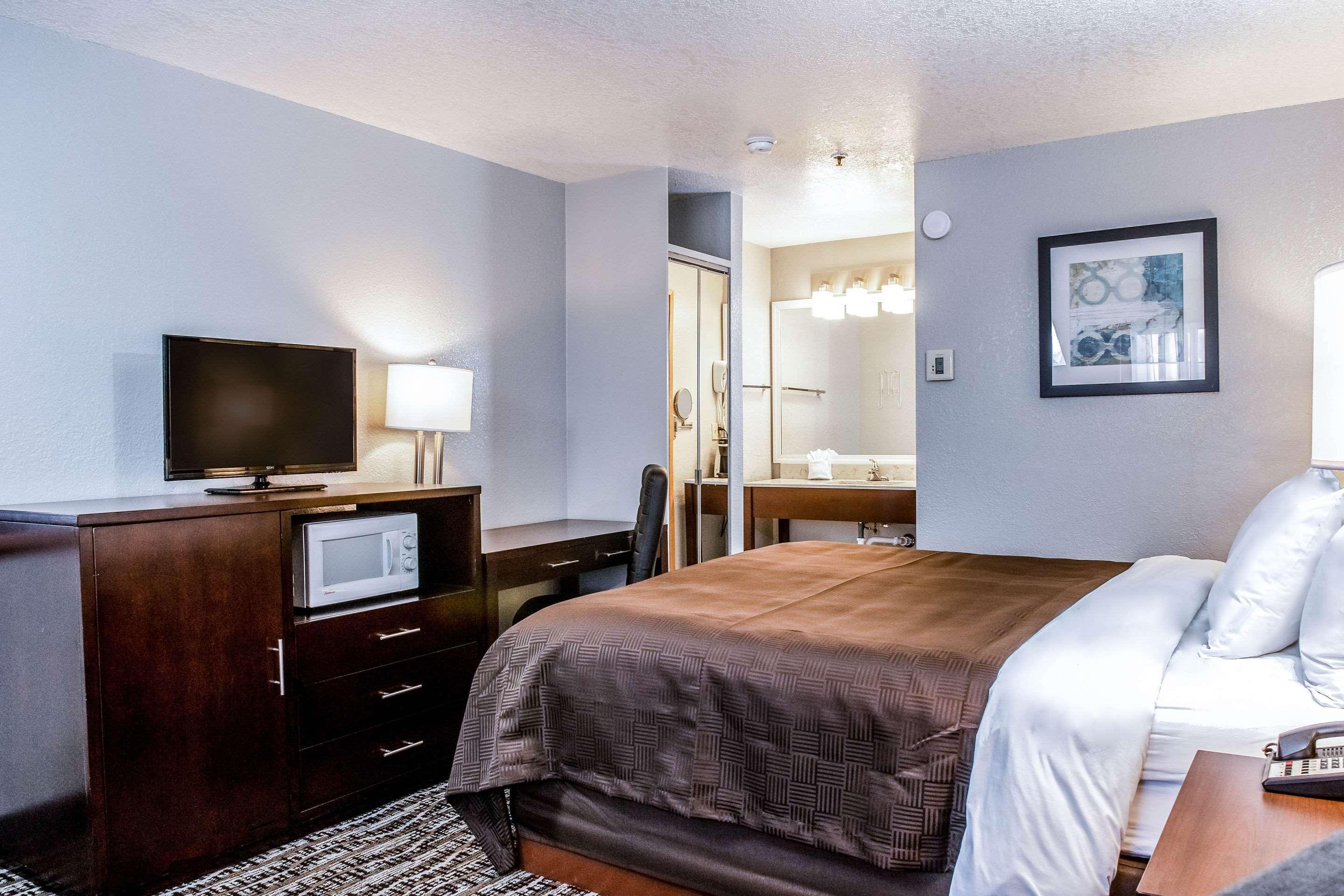Hotel Clarion By Humboldt Bay 3*