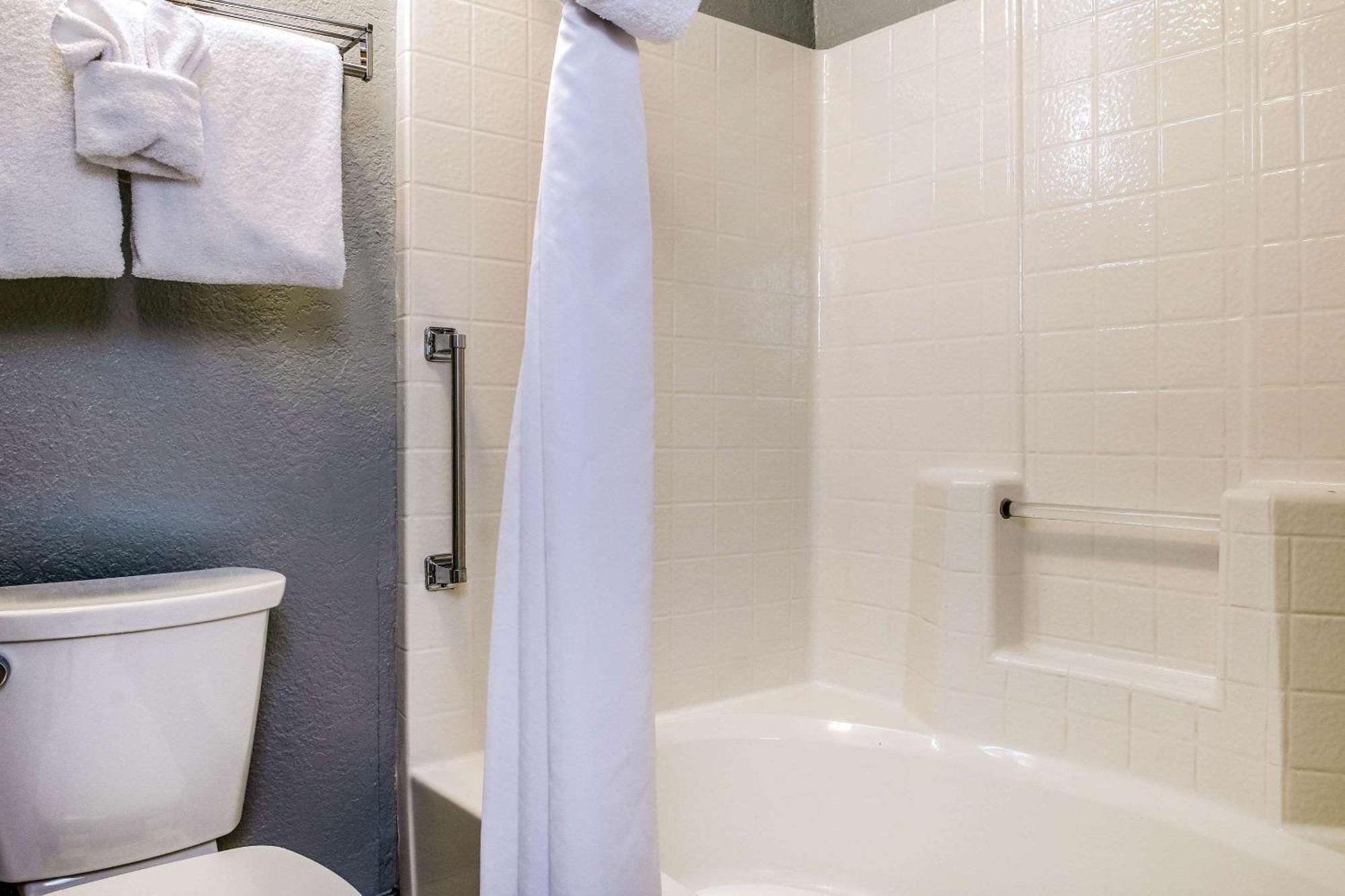 Clarion By Humboldt Bay 3*
